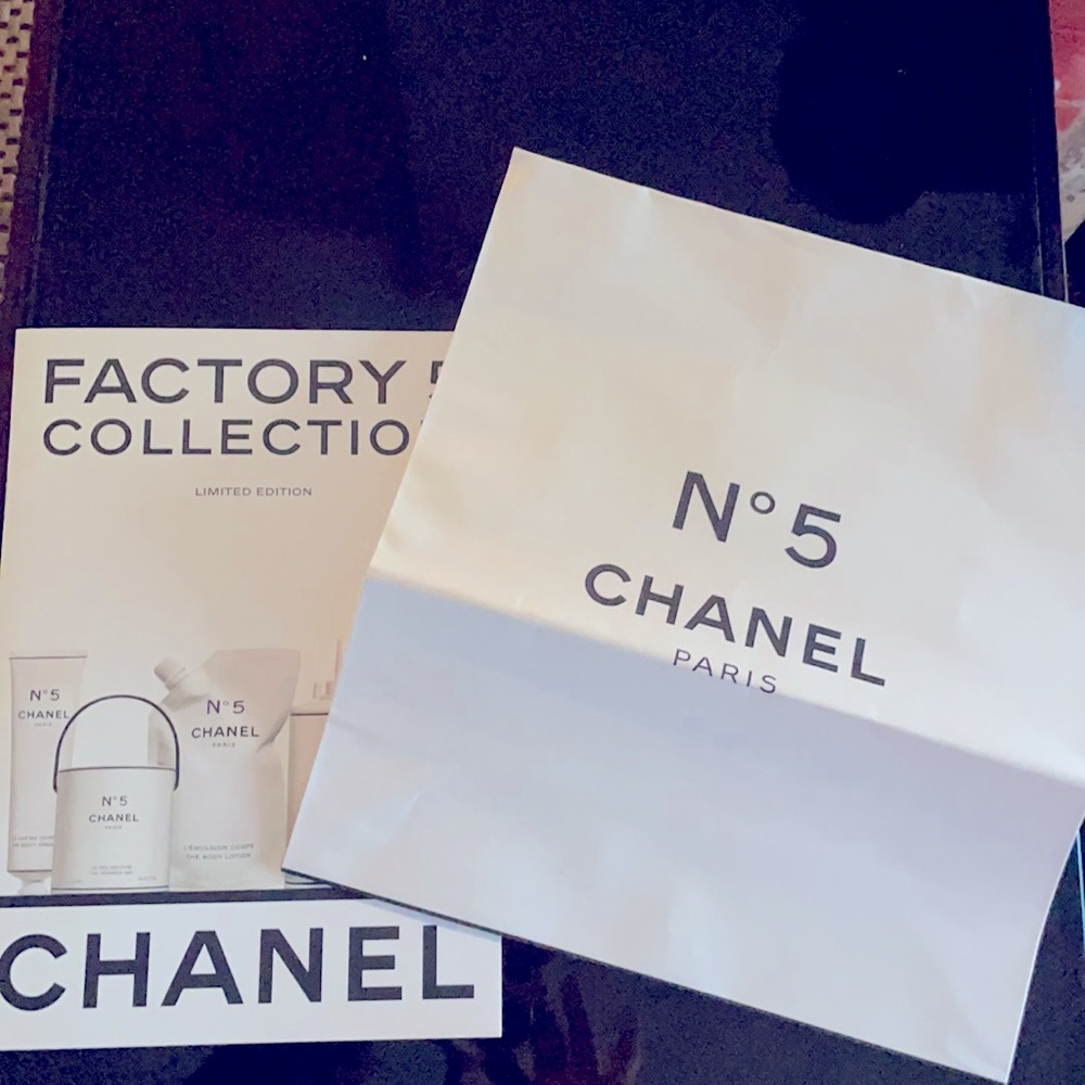 Chanel N°5 Water Bottle - RARE & Authentic - Picture 4 of 5